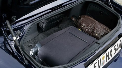 Mazda verraste 17 jaar geleden vriend en vijand door de compacte open sportauto  van oorsprong een Brits domein  opnieuw leven in te blazen. Met groot succes mogen we daar nog aan toe voegen, want o