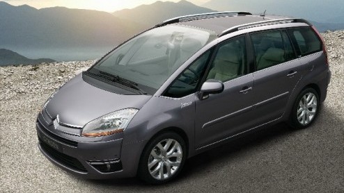 Nog voor de auto officieel is onthuld op de tentoonstelling in Parijs volgende week, heeft Citron al de prijzen van de zevenpersoons C4 Picasso bekend gemaakt. Hij is er vanaf 25.850 euro met een 1,8