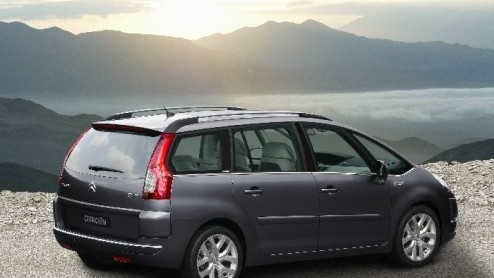 Nog voor de auto officieel is onthuld op de tentoonstelling in Parijs volgende week, heeft Citron al de prijzen van de zevenpersoons C4 Picasso bekend gemaakt. Hij is er vanaf 25.850 euro met een 1,8