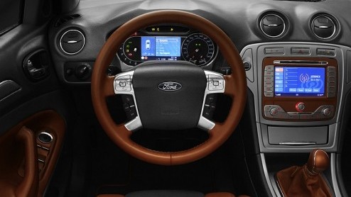 Ford heeft zojuist zelf foto's vrijgegeven van de nieuwe Mondeo, zoals die op de shwo in Prijs te zine zal zijn. Als eerste mogen we kijken naar de Mondeo Wagon, pas later volgen beelden van de Sedan.