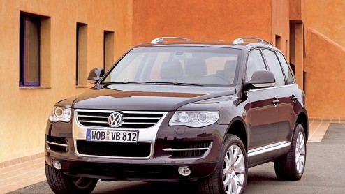 Volkswagen heeft een facelift klaar voor de Touareg. Het nieuwe gezicht debuteert op de autoshow van Parijs op 28 september.