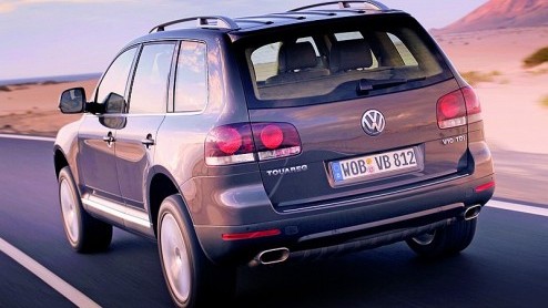 Volkswagen heeft een facelift klaar voor de Touareg. Het nieuwe gezicht debuteert op de autoshow van Parijs op 28 september.
