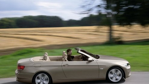 Downsizing hip? BMW gooit het bij de 116i over een andere boeg. Vanaf dit voorjaar wordt de 1.6 liter krachtbron vervangen door een geknepen tweeliter, zoals dat ook het geval is bij de 118i. Daarnaas