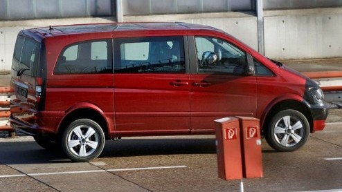 Ondernemend Nederland opgelet! Mercedes-Benz geeft de Viano een facelift. Met een licht geretoucheerd uiterlijk moet deze populaire ondernemersbus de Volkswagen Transporter en Multivan weer de baas zi