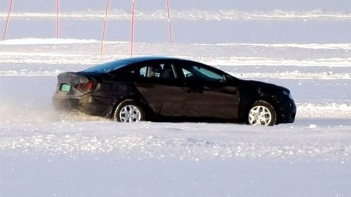 Dit zijn de eerste beelden die bewijzen dat Hyundai ook het segment van de vierdeurscoup wil gaan betreden. De Koreaan werd in Scandinavi gespot, waar hij zich voorbereidt voor een duel met Duitse c