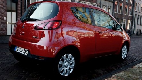 Een diesel? Nee, daar gelooft Mitsubishi niet meer in. Althans, niet voor de vernieuwde Colt. De fabrikant heeft een aantal maatregelen genomen om de 1.1 en 1.3 benzineversies een stuk zuiniger te mak