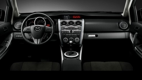 We vinden niet dat de tijd begint te dringen, maar Mazda is een andere mening toegedaan. De CX-7 verdient volgens hun een minieme facelift. Vandaag zien we de vernieuwde Mazda CX-7 voor het eerst in d