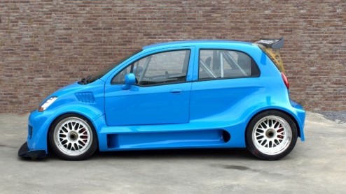 Een Chevrolet met V8. Niets bijzonders, toch? Wel als deze motor in een Matiz zit. En guess what, deze uitgebouwde stadsauto is sneller dan een Corvette! Leuk zo'n 'stadsauto'!