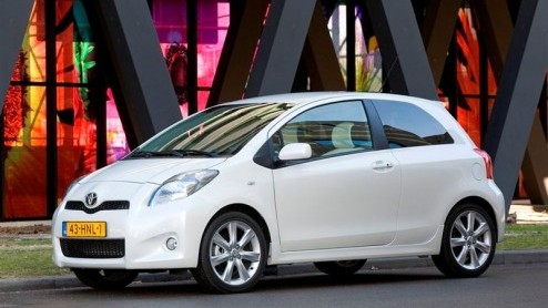 De Toyota Yaris is onlangs subtiel vernieuwd. De looks van zijn compacte afmetingen werden bijgeschaafd, en ook motorisch is de Japanner weer helemaal bij de tijd. Het topmodel is de TS, met 132 pk st