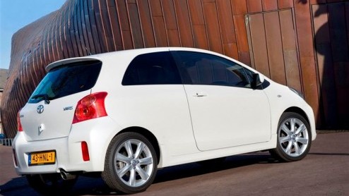 De Toyota Yaris is onlangs subtiel vernieuwd. De looks van zijn compacte afmetingen werden bijgeschaafd, en ook motorisch is de Japanner weer helemaal bij de tijd. Het topmodel is de TS, met 132 pk st