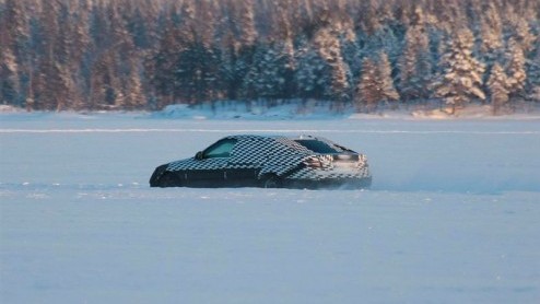 Naast de nieuwe 9-3X, 9-4X staat ook de nieuwe generatie van de 9-5 op stapel. De Zweedse zakensedan - onderhuids gebaseerd op de Opel Insignia - komt dit jaar op de markt en wordt nog druk getest.