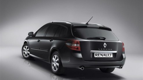 Aan de kant, de Renault Laguna Black Edition is on route. Deze Franse middenklasser krijgt een GT Look Pack mee waardoor hij dreigender en sportiever in het leven staat. Qua luxe zal het je aan niets