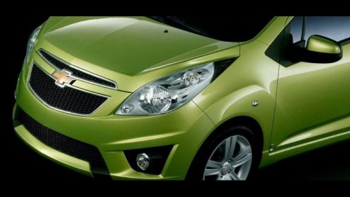 Compacte autos worden steeds populairder, de Matiz, loopt al weer even mee. Reden genoeg om hooggespannen verwachtingen te hebben van de Chevrolet Spark. De productieversie staat te schitteren in Gen