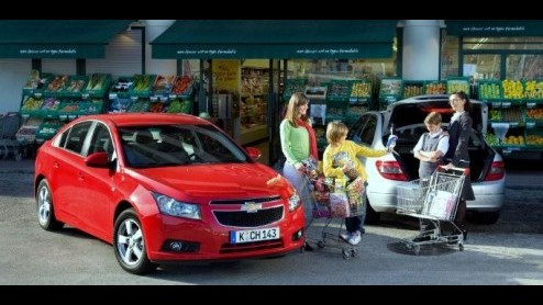 Compacte autos worden steeds populairder, de Matiz, loopt al weer even mee. Reden genoeg om hooggespannen verwachtingen te hebben van de Chevrolet Spark. De productieversie staat te schitteren in Gen