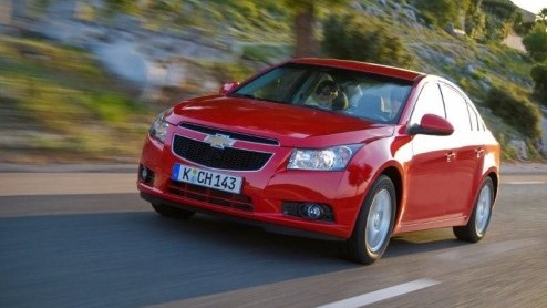 Compacte autos worden steeds populairder, de Matiz, loopt al weer even mee. Reden genoeg om hooggespannen verwachtingen te hebben van de Chevrolet Spark. De productieversie staat te schitteren in Gen