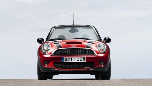 Tsja, als de Mini hatchback in John Cooper Works uitvoering te leveren is, dan kan de splinternieuwe Cabrio natuurlijk niet achterblijven. Mini presenteert deze extra krachtige telg in Genve. Hij sta