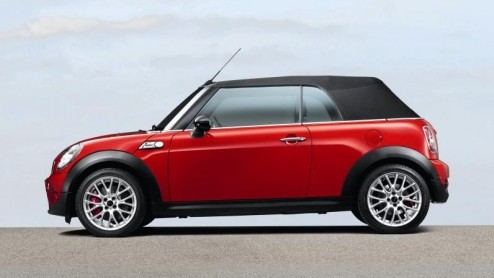 Tsja, als de Mini hatchback in John Cooper Works uitvoering te leveren is, dan kan de splinternieuwe Cabrio natuurlijk niet achterblijven. Mini presenteert deze extra krachtige telg in Genve. Hij sta