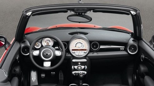 Tsja, als de Mini hatchback in John Cooper Works uitvoering te leveren is, dan kan de splinternieuwe Cabrio natuurlijk niet achterblijven. Mini presenteert deze extra krachtige telg in Genve. Hij sta