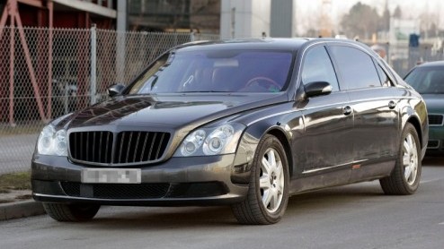 Het vlaggenschip van Das Haus, de Maybach, wordt een beetje onder handen genomen. Inmiddels rijden de eerste exemplaren met nieuwe neus al rond.