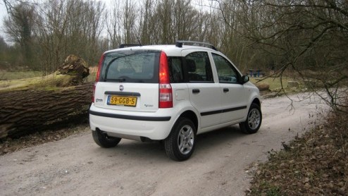 De Fiat Panda. Wie heeft m niet gehad? Jarenlang ht icoon voor de stadsauto en  ondanks de toegenomen concurrentie  nog steeds een veelgeziene gast in het verkeer. De Italianen weten wel raad met
