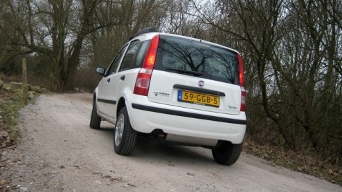 De Fiat Panda. Wie heeft m niet gehad? Jarenlang ht icoon voor de stadsauto en  ondanks de toegenomen concurrentie  nog steeds een veelgeziene gast in het verkeer. De Italianen weten wel raad met