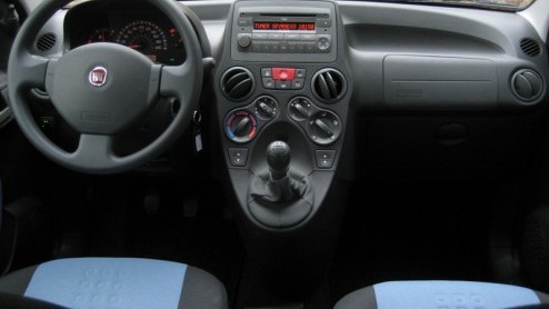 De Fiat Panda. Wie heeft m niet gehad? Jarenlang ht icoon voor de stadsauto en  ondanks de toegenomen concurrentie  nog steeds een veelgeziene gast in het verkeer. De Italianen weten wel raad met