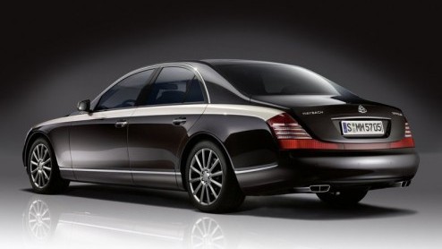 Een bijzondere naam voor een net zo bijzondere auto. Maybach toont de 'Zeppelin' in Genve. Dat staat voor een pakket met grootse luxe, want ja, alles went...