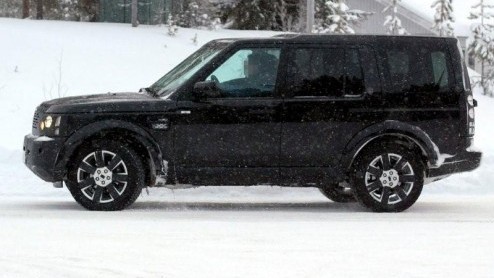 Land Rover gaat de Discovery vernieuwen. De tijd begint aan dit Britse werkpaard te knagen en dus wordt zowel in- en exterieur onder handen genomen. Ook de techniek werd onder de loep genomen, waardoo