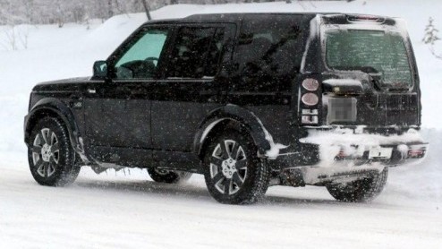 Land Rover gaat de Discovery vernieuwen. De tijd begint aan dit Britse werkpaard te knagen en dus wordt zowel in- en exterieur onder handen genomen. Ook de techniek werd onder de loep genomen, waardoo