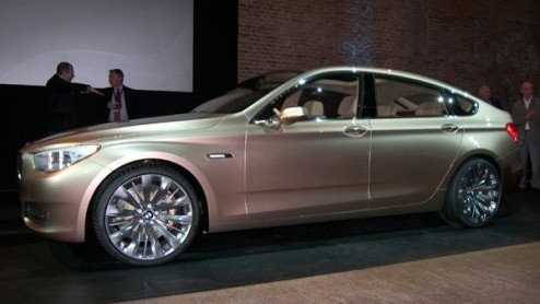 In Mnchen waren een aantal gelukkigen bijeen om het studiemodel van de BMW 5-serie GT te aanschouwen, voorafgaand aan de Autosalon van Genve. Daarvan zijn beelden de wereld in gestuurd, dus weten we