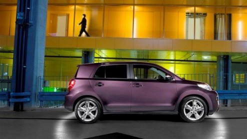Na alle ins en outs te hebben gelezen over de nieuwe Toyota Urban Cruiser is het nu de tijd voor de prijzen. Hun compacte stoereling kost minimaal 19.990 euro. Je krijgt dan 100 pk met start-stop syst