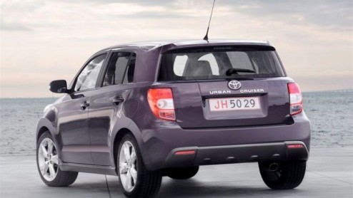 Na alle ins en outs te hebben gelezen over de nieuwe Toyota Urban Cruiser is het nu de tijd voor de prijzen. Hun compacte stoereling kost minimaal 19.990 euro. Je krijgt dan 100 pk met start-stop syst