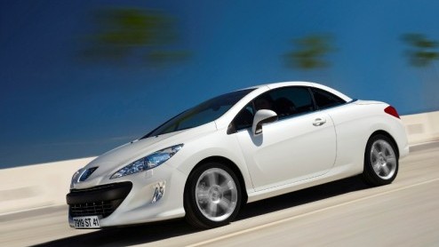 Als opvolger van de succesvolle 307CC presenteert Peugeot in Genve de 308CC. Wederom een stijlvolle vierzits coupe met stalen klapdak. De Fransen beloven meer ruimte en comfort en hebben ook nieuwe m