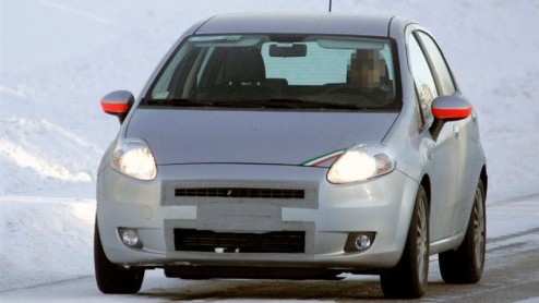 In 2006 stelde Fiat de nieuwe Punto voor, die onder de naam Grande Punto door het leven ging. Na drie jaar is het volgens Itali tijd voor een update. De verjongingskuur is vooral bij de voorzijde zic
