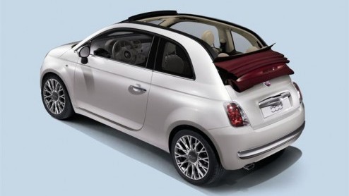 Het is nu officieel, de Fiat 500C is geboren. Als homage aan het open top-model uit 1957 beleeft deze 500 semi-cabriolet zijn debuut tijdens de Autosalon in Genve. Update: nieuwe beelden om opnieuw