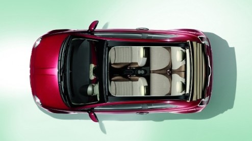 Het is nu officieel, de Fiat 500C is geboren. Als homage aan het open top-model uit 1957 beleeft deze 500 semi-cabriolet zijn debuut tijdens de Autosalon in Genve. Update: nieuwe beelden om opnieuw