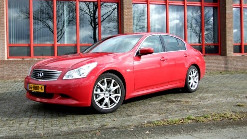 Tja, soms zit het even niet mee. Sta je op het punt om Infiniti op de Europese markt te introduceren, verkeert heel de wereld opeens in een crisis. Mooi is dat. Toch beweert de dealer in Barendrecht h