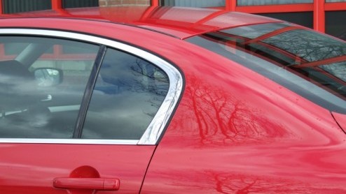 Tja, soms zit het even niet mee. Sta je op het punt om Infiniti op de Europese markt te introduceren, verkeert heel de wereld opeens in een crisis. Mooi is dat. Toch beweert de dealer in Barendrecht h