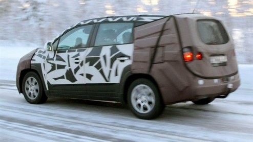 Chevrolet heeft op dit moment geen concurrentie- verslindende MPV in het modelgamma. De Tacuma loopt immers sinds 2000 mee en loopt op zijn laatste benen. Maar, niet getreurd, de nieuwe Orlando  zo w