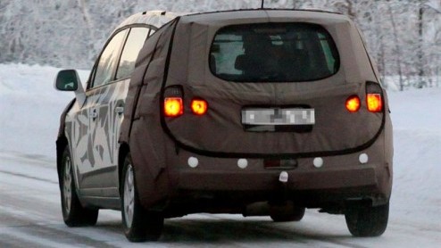 Chevrolet heeft op dit moment geen concurrentie- verslindende MPV in het modelgamma. De Tacuma loopt immers sinds 2000 mee en loopt op zijn laatste benen. Maar, niet getreurd, de nieuwe Orlando  zo w