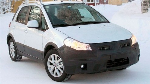 De Fiat Sedici zoekt de publiciteit op. Deze bijna-SUV krijgt namelijk een facelift, waarvan opnieuw beelden zijn opgedoken. Erg groot zijn de veranderingen echter niet.