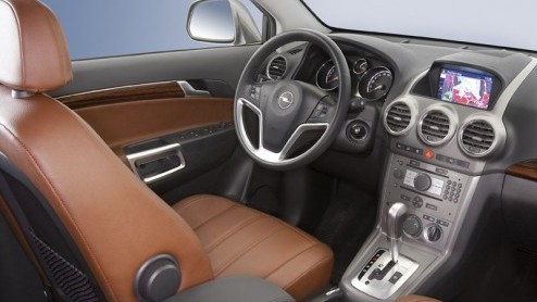 Nog maar drie jaar geleden trok Opel zich terug uit het SUV-segment, waar de Frontera toch niet helemaal zonder succes was. Geen verstandig besluit, want vooral de Koreaanse merken hebben sindsdien de