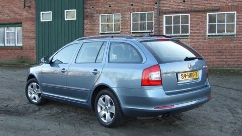 De Skoda Octavia heeft eind vorig jaar een opknapbeurt ondergaan. Was het nodig dan? Nou nee, niet echt. Wellicht dat daarom de wijzigingen ook bescheiden zijn gebleven. Althans, zo op het eerste gezi
