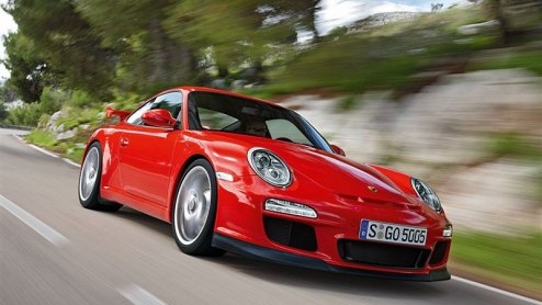 Bij Porsche kun je in Genve de nieuwe 911 GT3 en Cayenne Diesel bekijken. Twee tegenpolen, maar onder n gedachte. Sportiviteit en efficiency.