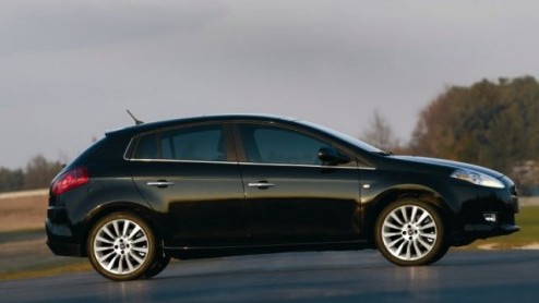 Fiat breidt het gamma van de Fiat Bravo uit met een nieuwe instapdiesel. Het is een 90 pk sterke variant van de 1.6 Multijet. Zijn zuinige brandstofinname wordt beloond met een A-label. Je kunt m zak