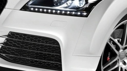 Audi heeft een nieuw topmodel voor de TT-reeks gepland. Het is de TT RS die we al meerdere malen met maar weinig verhulling wisten te signaleren. Inmiddels zijn er officile beelden opgedoken. Specs: 