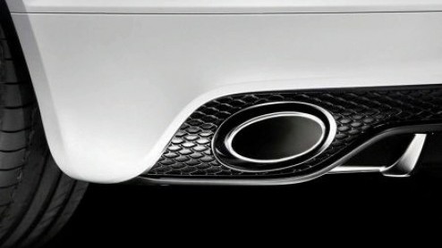 Audi heeft een nieuw topmodel voor de TT-reeks gepland. Het is de TT RS die we al meerdere malen met maar weinig verhulling wisten te signaleren. Inmiddels zijn er officile beelden opgedoken. Specs: 