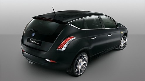 Lancia breidt het gamma van de Delta uit met de Delta Executive. Dit nieuwe 'vlaggenschip' schittert in Genve, te wachten op de veeleisende klant. Deze nieuwkomer zit vol moderne techniek en biedt no