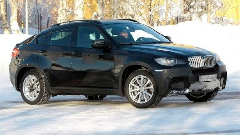 Zou BMW het er om doen? Nog even lekker in de sneeuw 'testen' om de liefhebbers van de X6M zoet te houden? We ontvingen opnieuw de beelden van dit X6-topmodel, die niet lang meer op zich zal laten wac