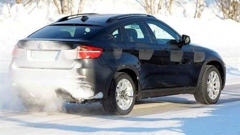 Zou BMW het er om doen? Nog even lekker in de sneeuw 'testen' om de liefhebbers van de X6M zoet te houden? We ontvingen opnieuw de beelden van dit X6-topmodel, die niet lang meer op zich zal laten wac